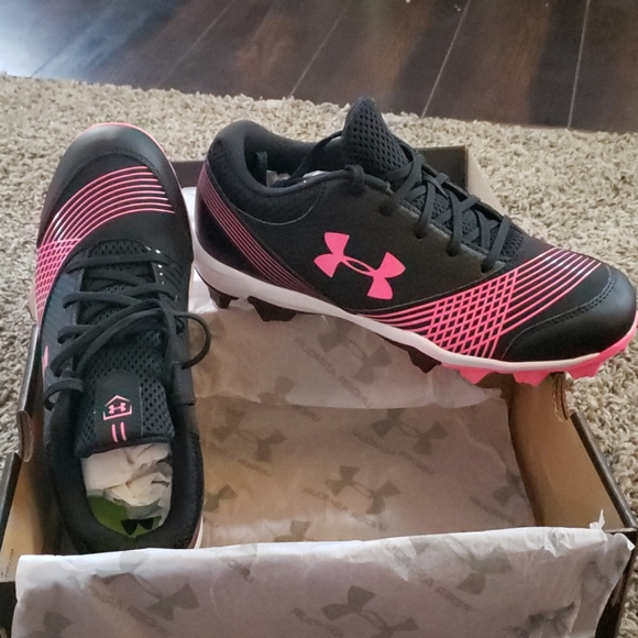 Under Armour women size 7 cleats - Picture 3 of 4